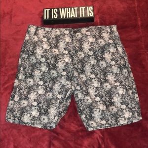 Men’s Authentic Icon paisley style shorts in EUC